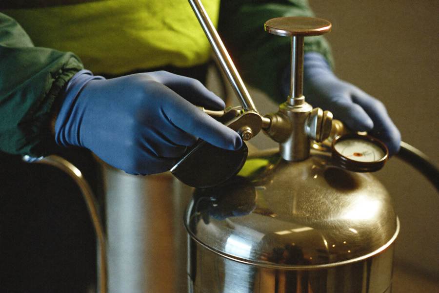 Pest control spraying equipment